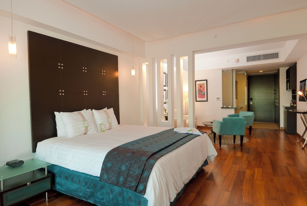 Suite, 1 King Bed, Club Lounge Access