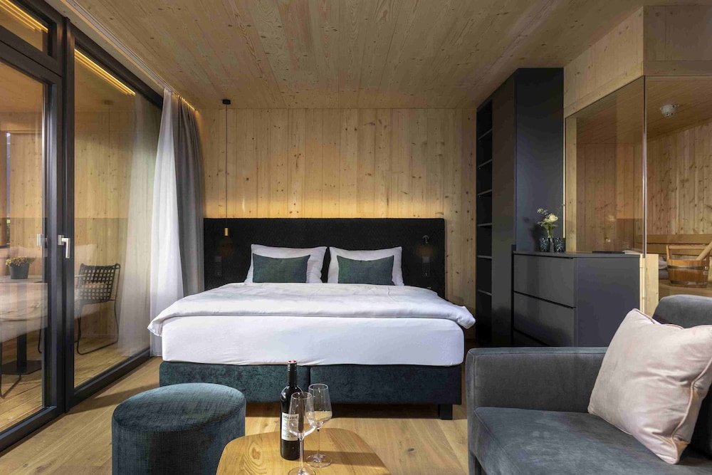 Suite, Sauna, Balcony, Mountain View