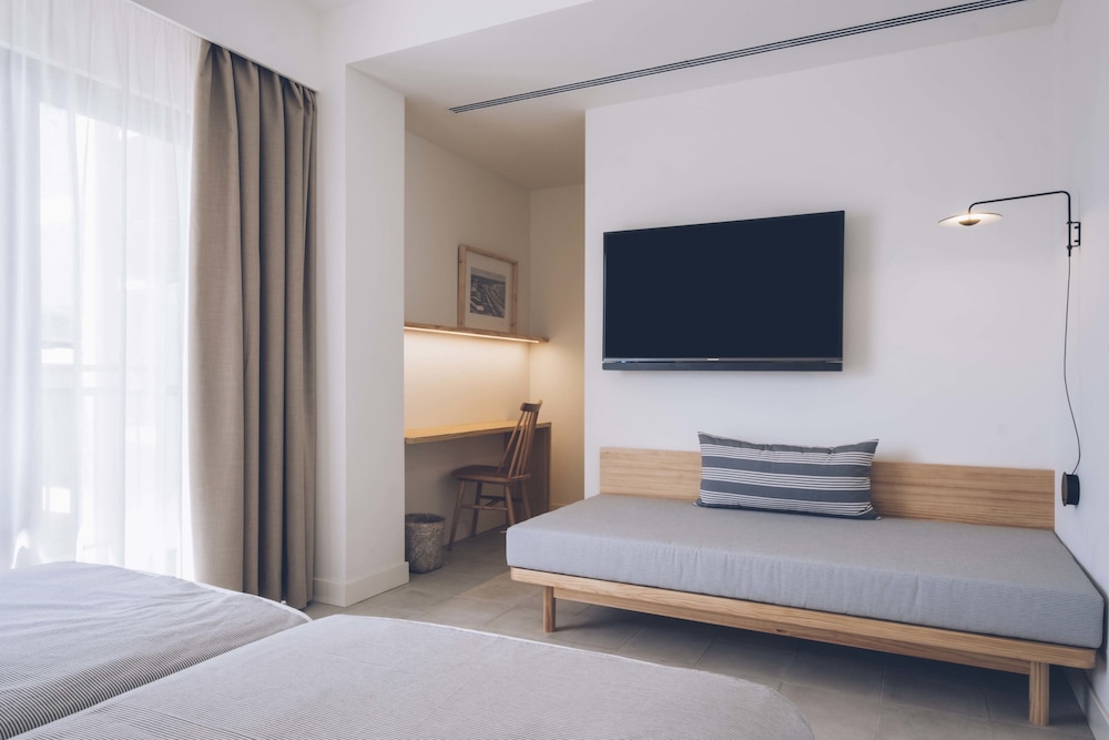 Double Room, Garden View, Poolside