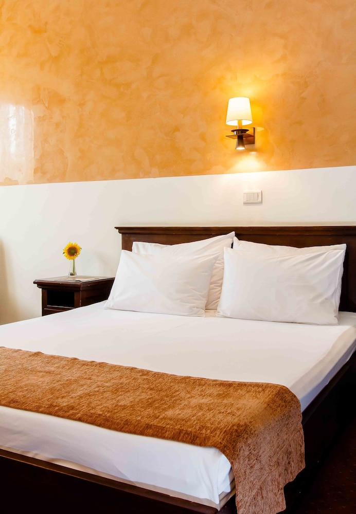 Standard Double Room - Photo 5