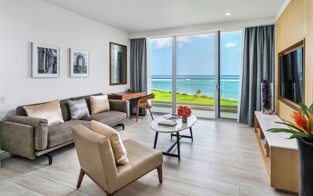Suite, 1 King Bed, Balcony - Photo 1