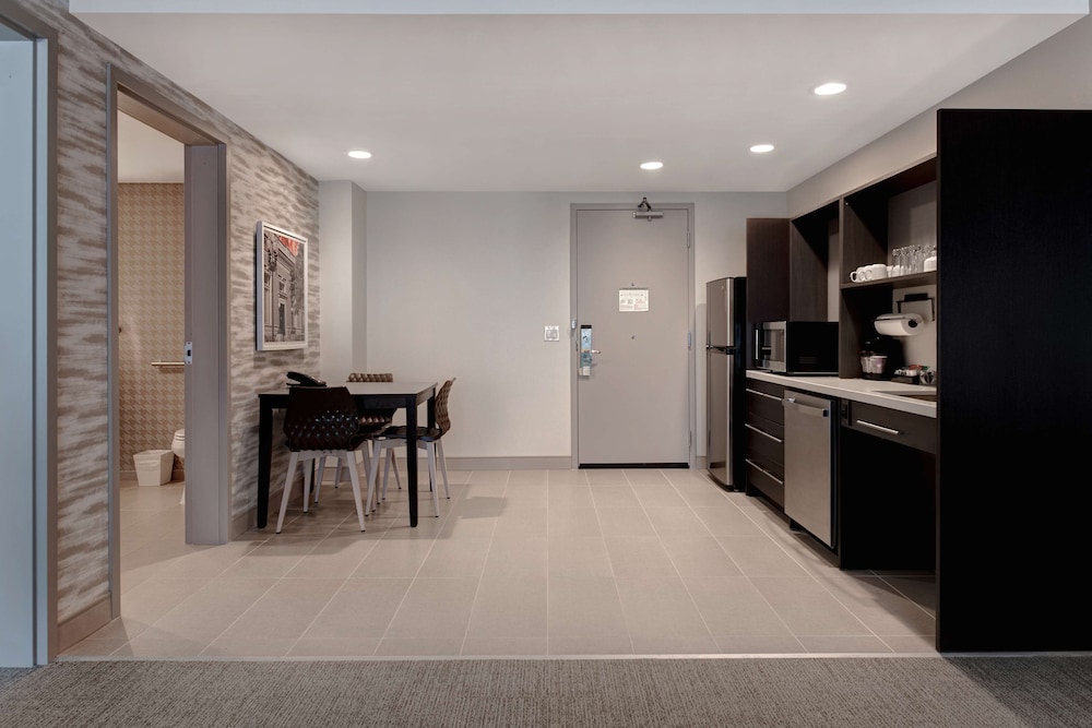 Suite, 1 Bedroom - Photo 3