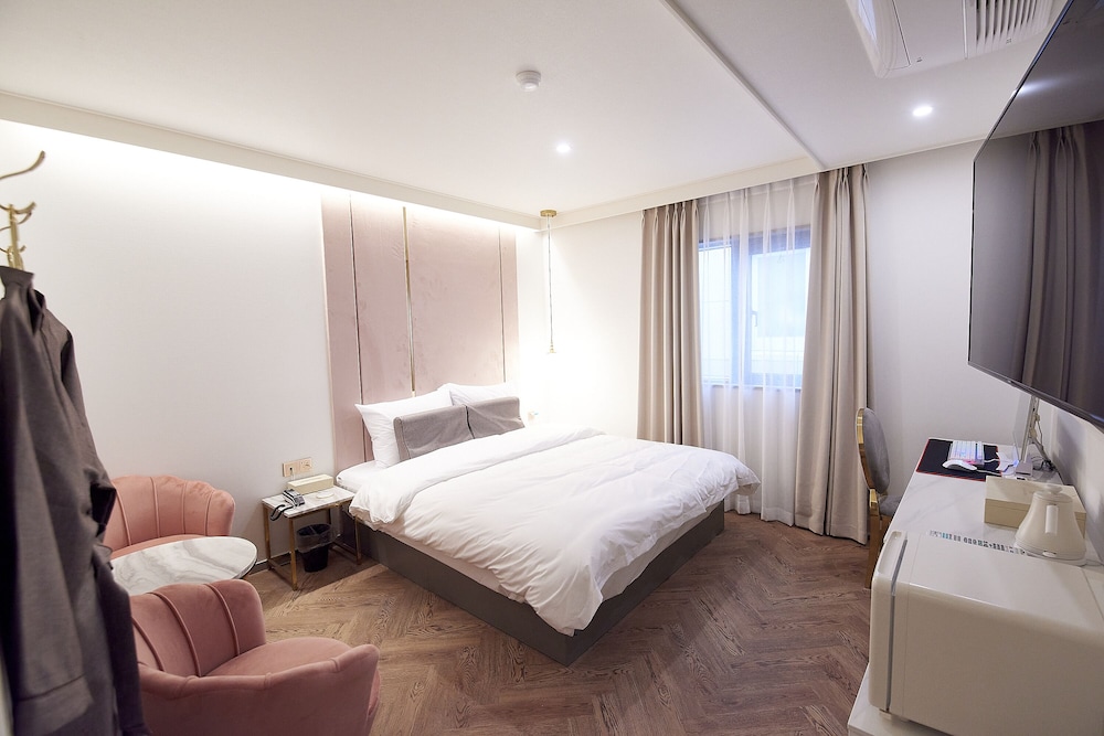 Standard Double Room - Photo 3