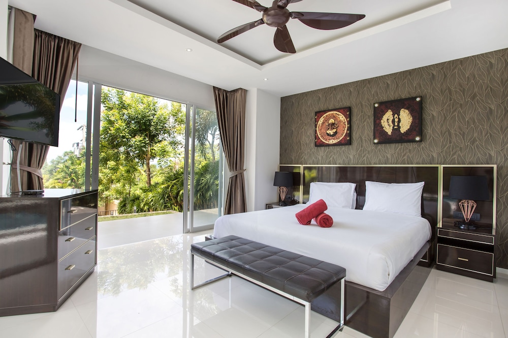 Premium Villa photo 1