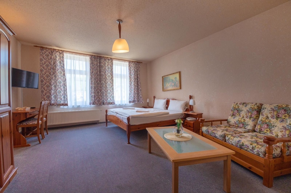 Basic Triple Room, 1 Bedroom photo 1