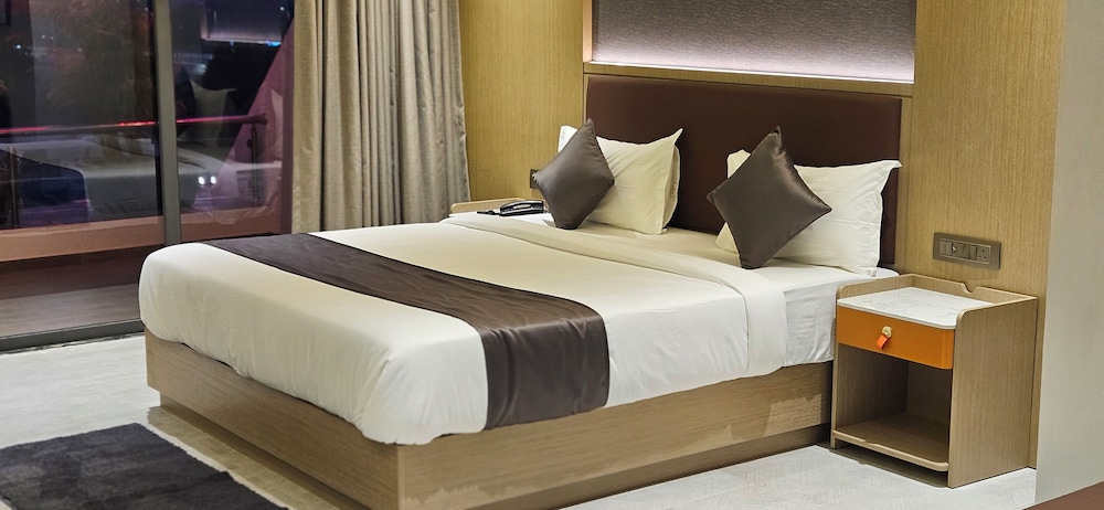 Superior Suite, Balcony, City View