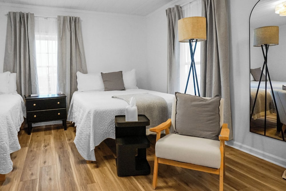 Traditional Room, 2 Queen Beds, Non Smoking, Kitchenette