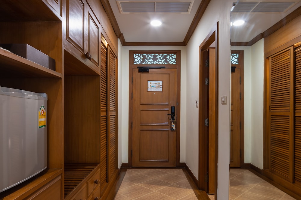 Deluxe Room, 1 King Bed, Pool Access (Lanna) - Photo 5