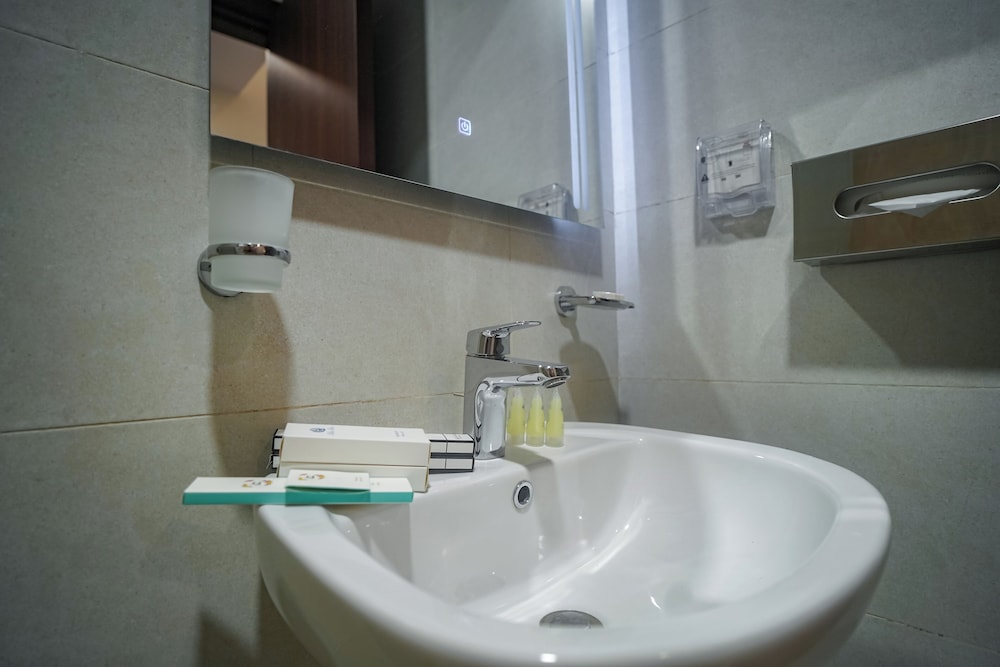 Standard Double or Twin Room - Photo 5