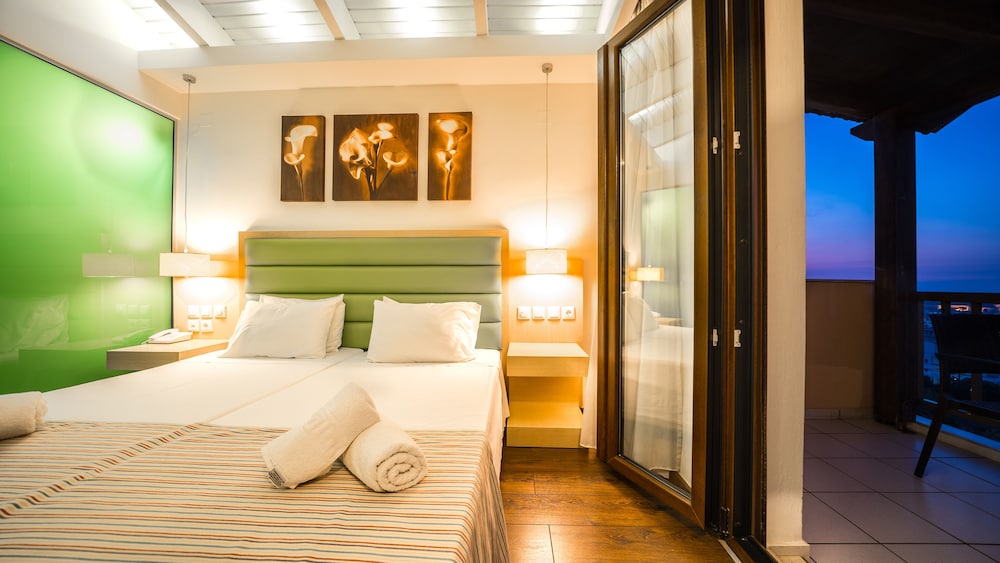 Triple Room with Mountain View thumbnail 5