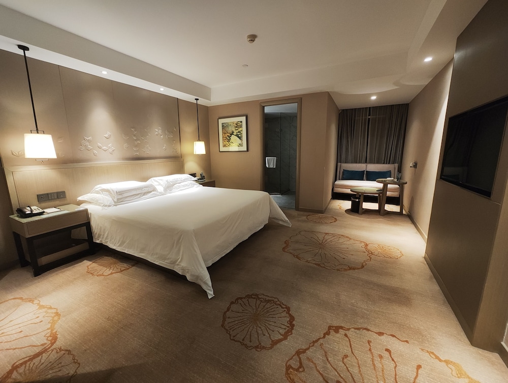 Deluxe King Bed Room - Photo 1