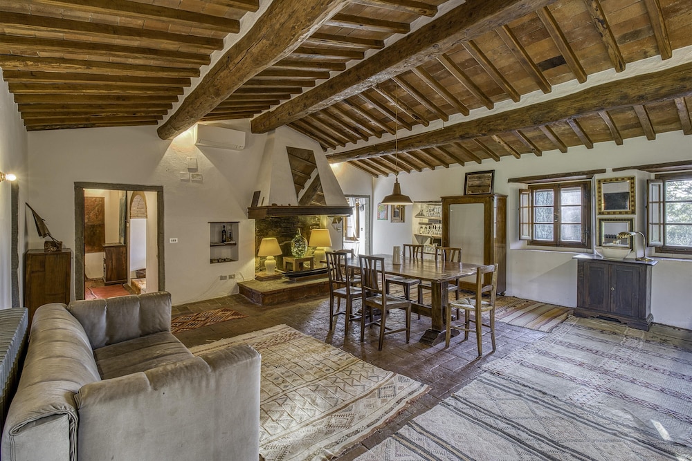 Villa photo 1