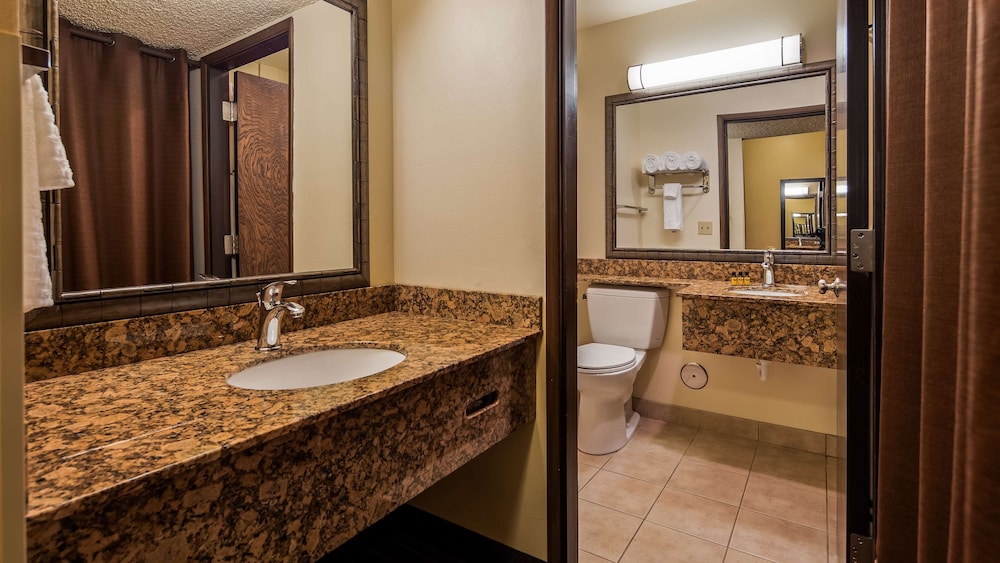 Suite, Multiple Beds, Kitchenette, Mountain View (Kitchenette) - Photo 3