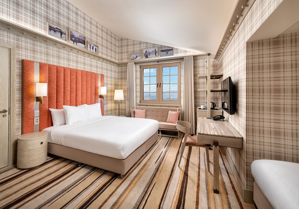 Corner Room photo 1