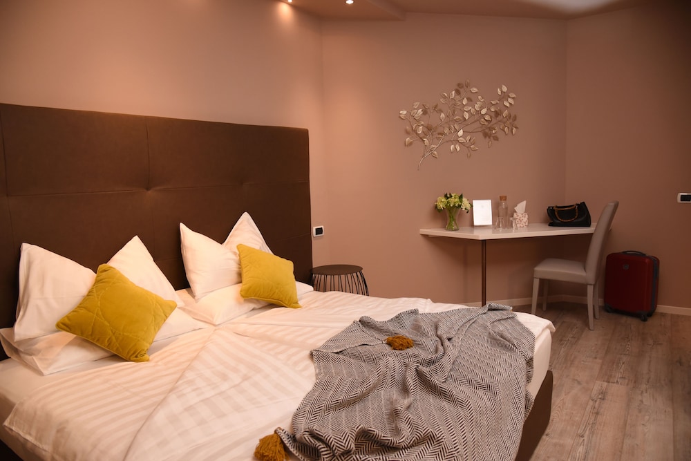 Deluxe Quadruple Room, Balcony