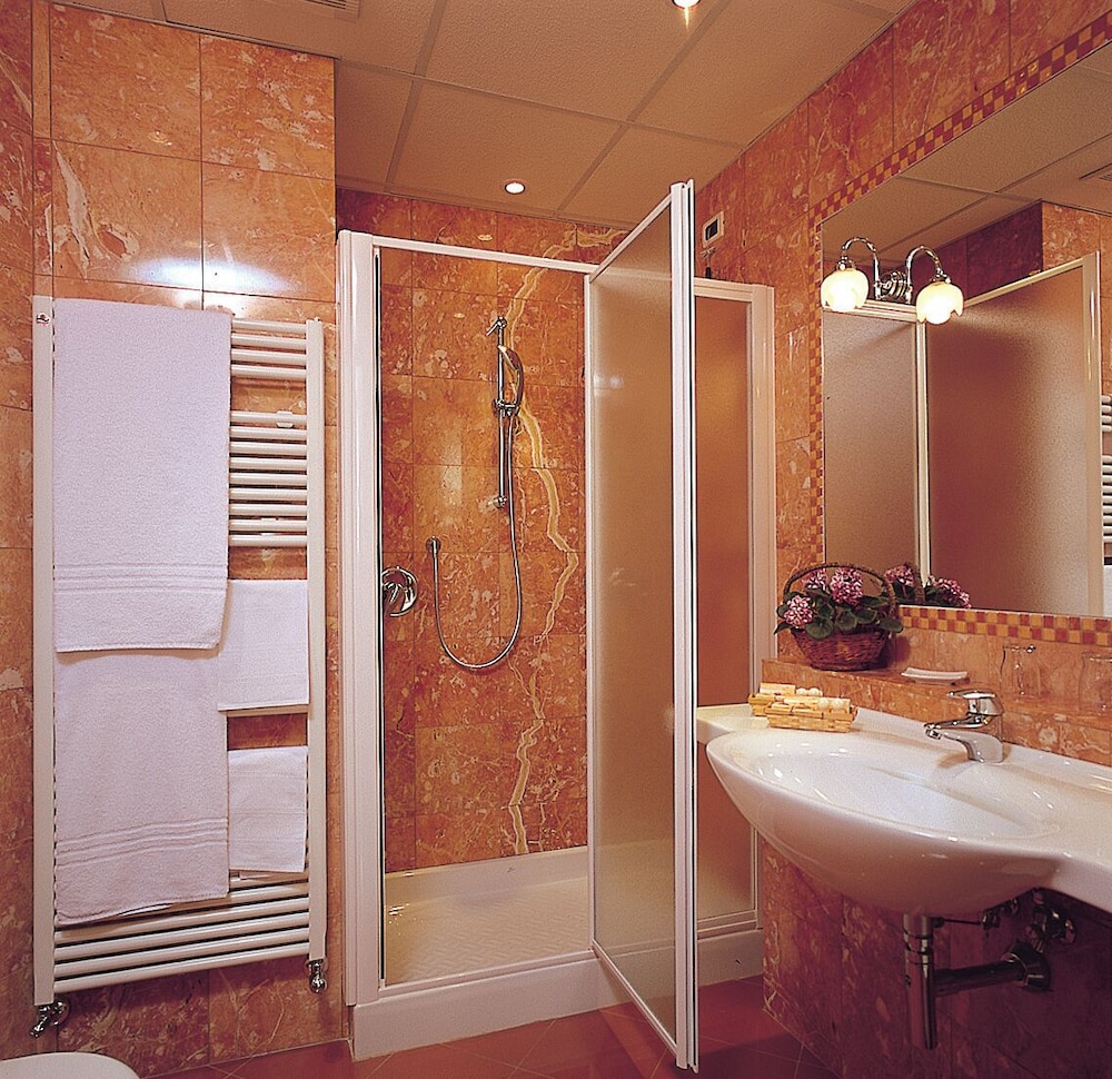 Romantic Junior Suite with 2 balconies, Partial Lake-View photo 3