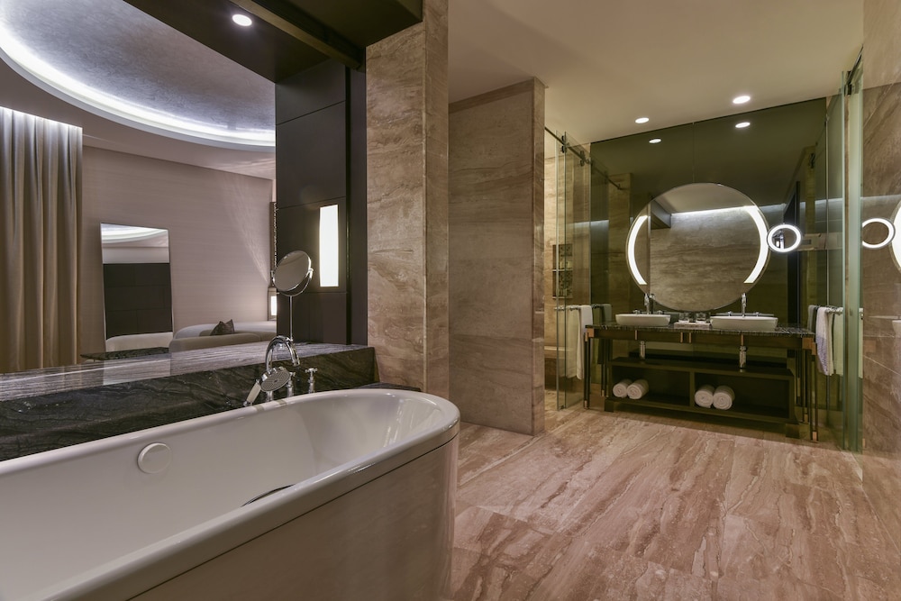 Westin, Club Suite, 1 Bedroom, Smoking photo 3
