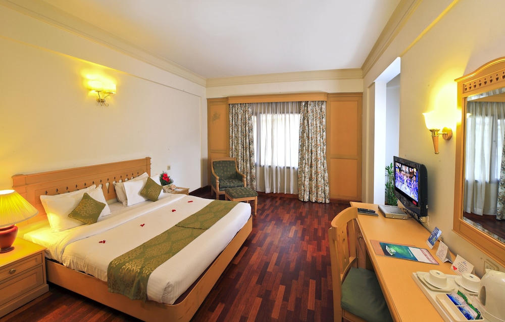 Suite, 1 King Bed - Photo 6