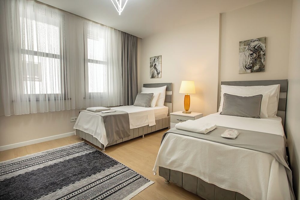 Executive Serviced Apartments with One King and Two Single Beds and a Private Balcony photo 2