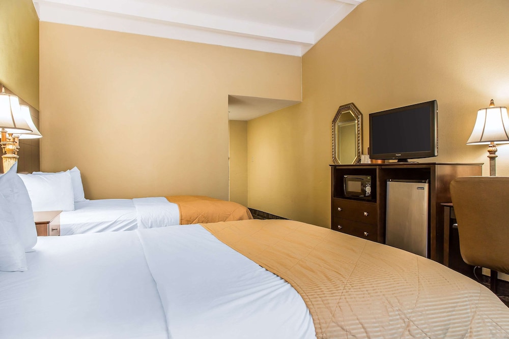 Standard Room, 2 Queen Beds, Non Smoking photo 3