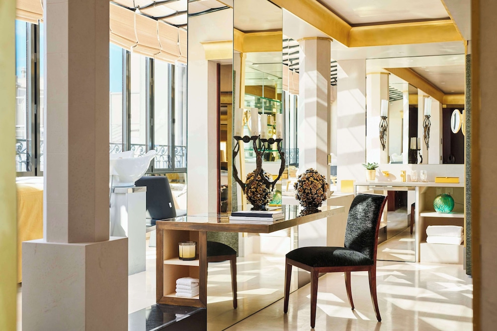 Presidential Suite thumbnail 5