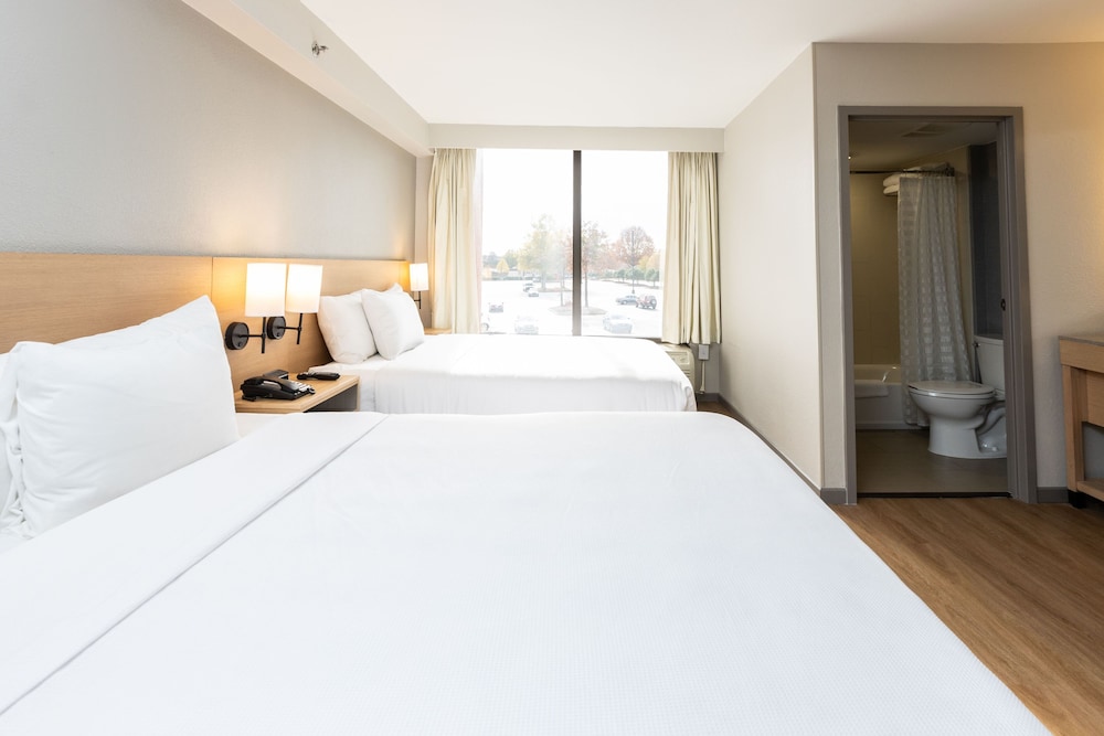 Room, 2 Queen Beds - Photo 4