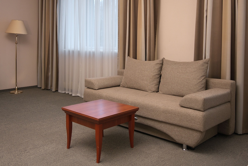Family Room photo 3