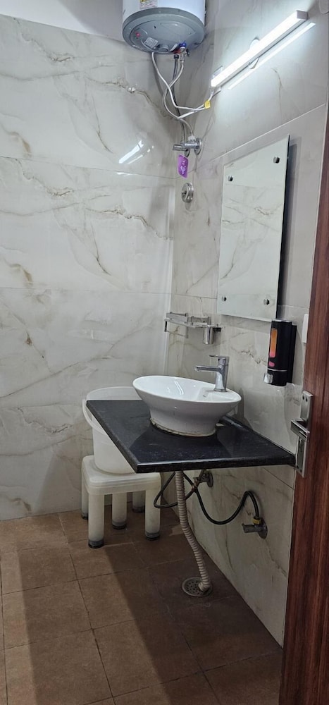 Standard Room, 1 Bedroom - Photo 8