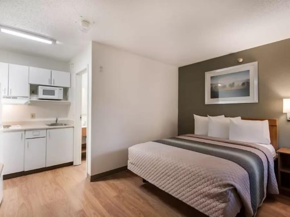 Economy Studio, 1 Queen Bed photo 3