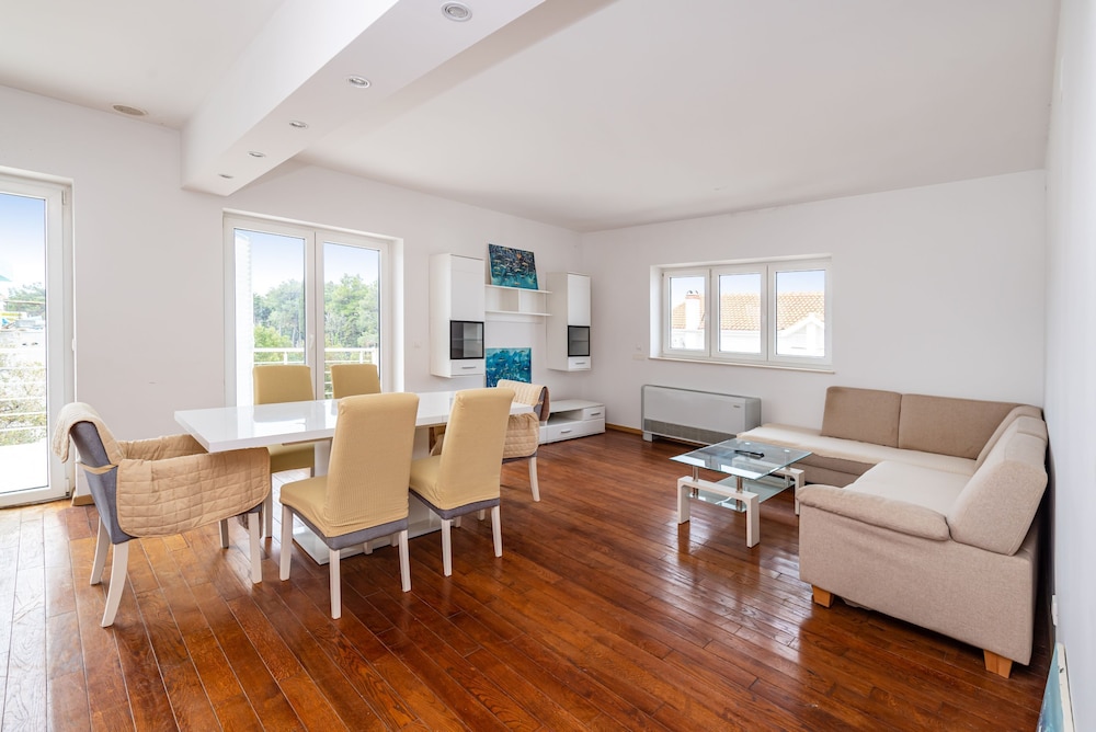 Apartment, 2 Bedrooms, Balcony, Garden View