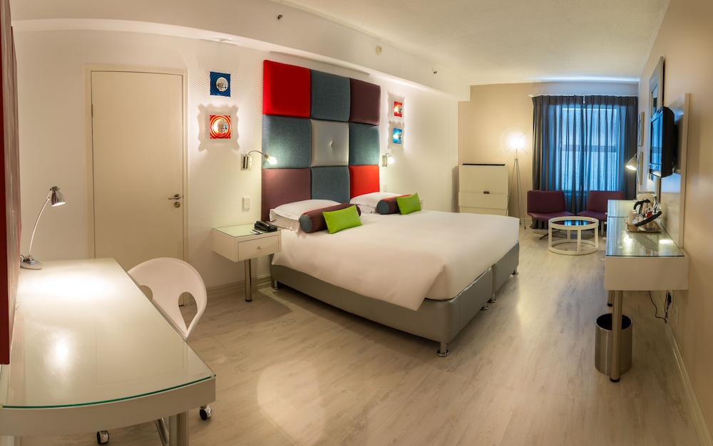 Classic Room, 1 King Bed photo 2