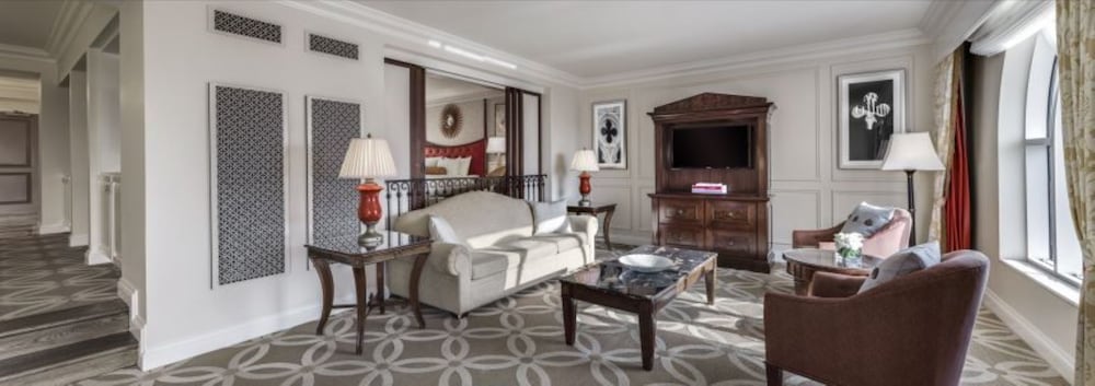 Grand Room, 1 King Bed, City View