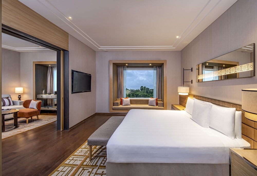 Suite, 1 King Bed (Executive Suite) - Photo 1