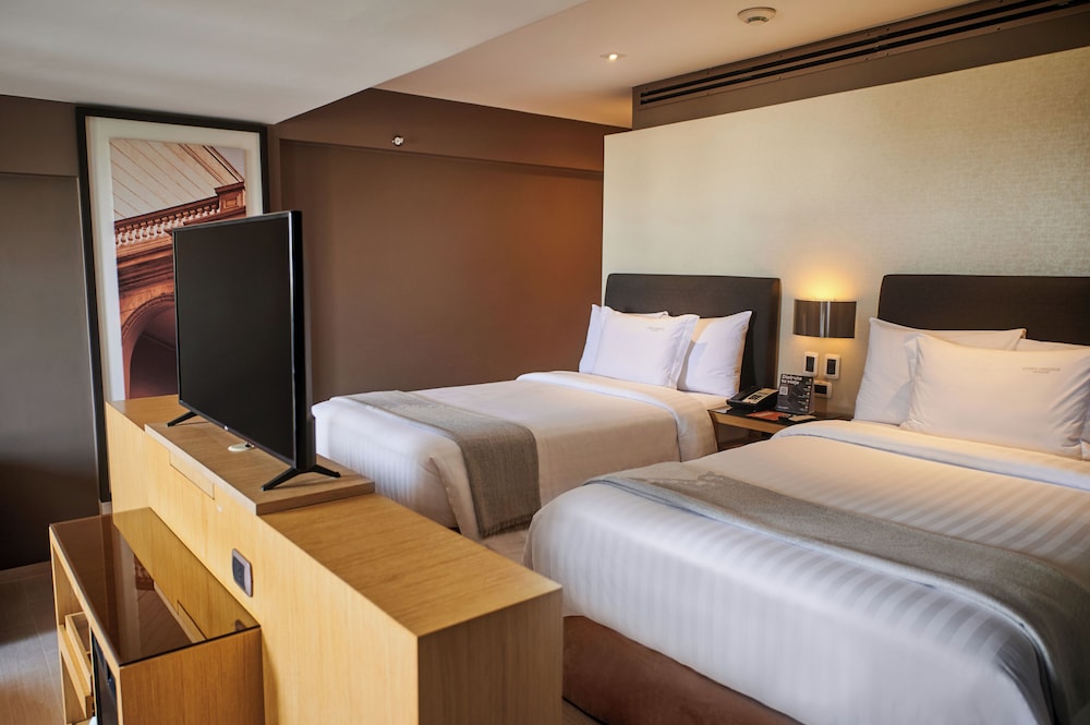 Junior Suite, Multiple Beds, City View - Photo 1
