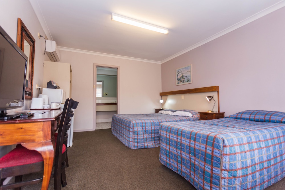 Budget Twin Room - Photo 2
