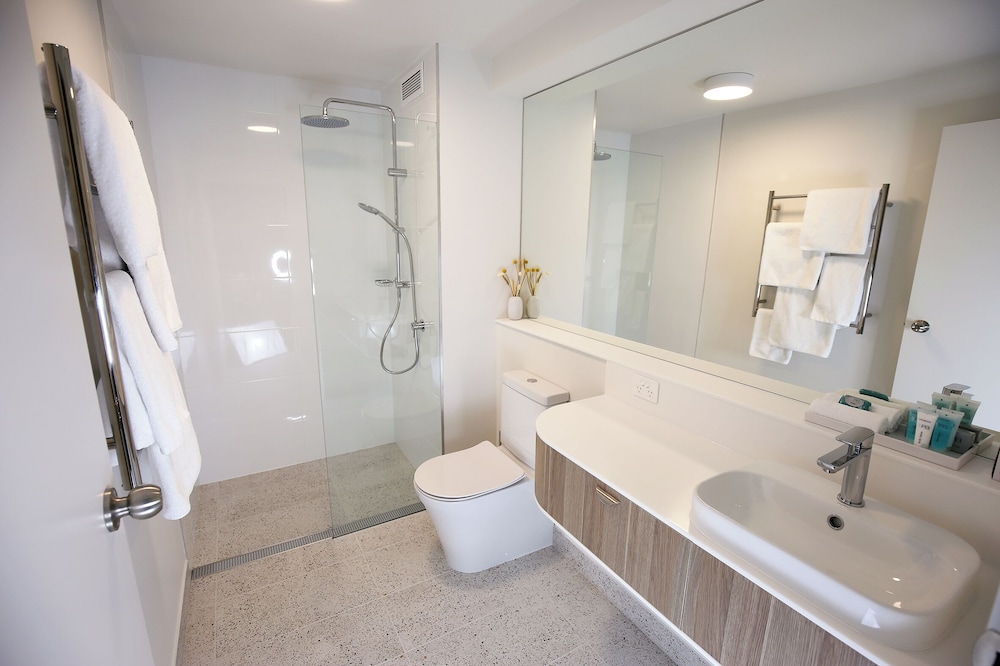 Suite - Photo 5