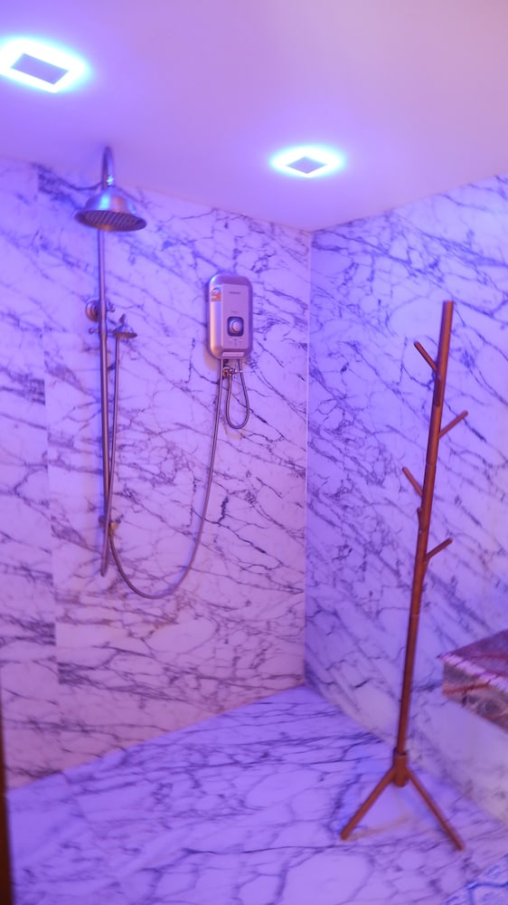 Luxury Suite - Photo 2