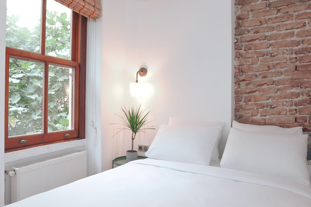 City Room photo 1