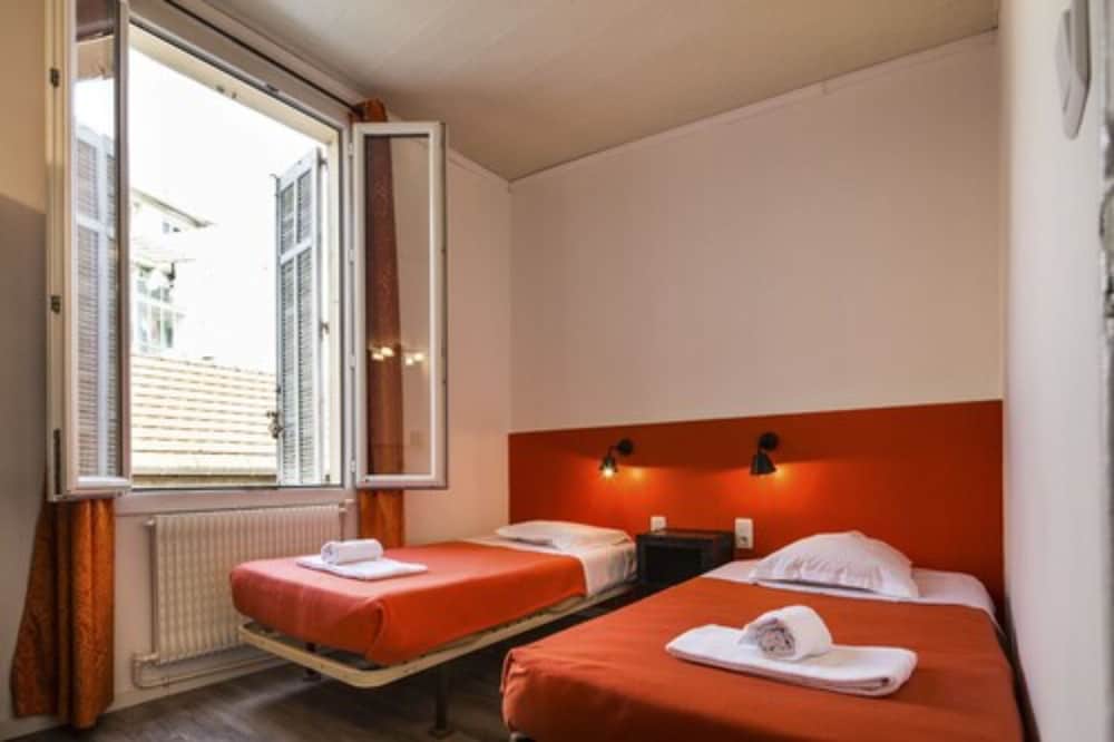 Economy Twin Room, Shared Bathroom photo 2