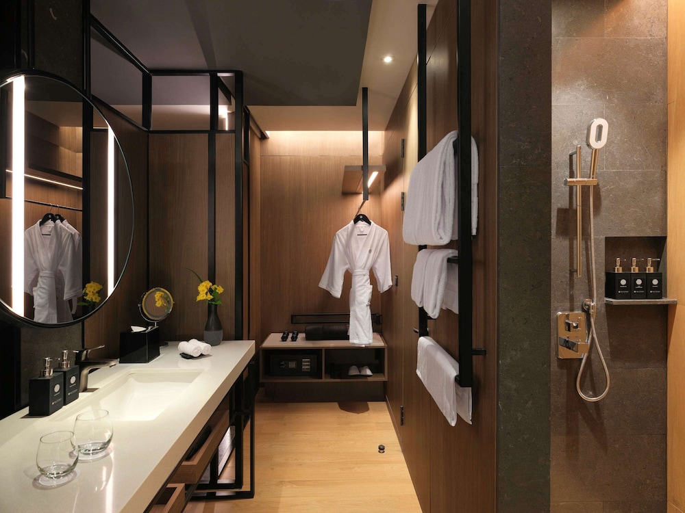 Executive Room, 1 King Bed - Photo 3