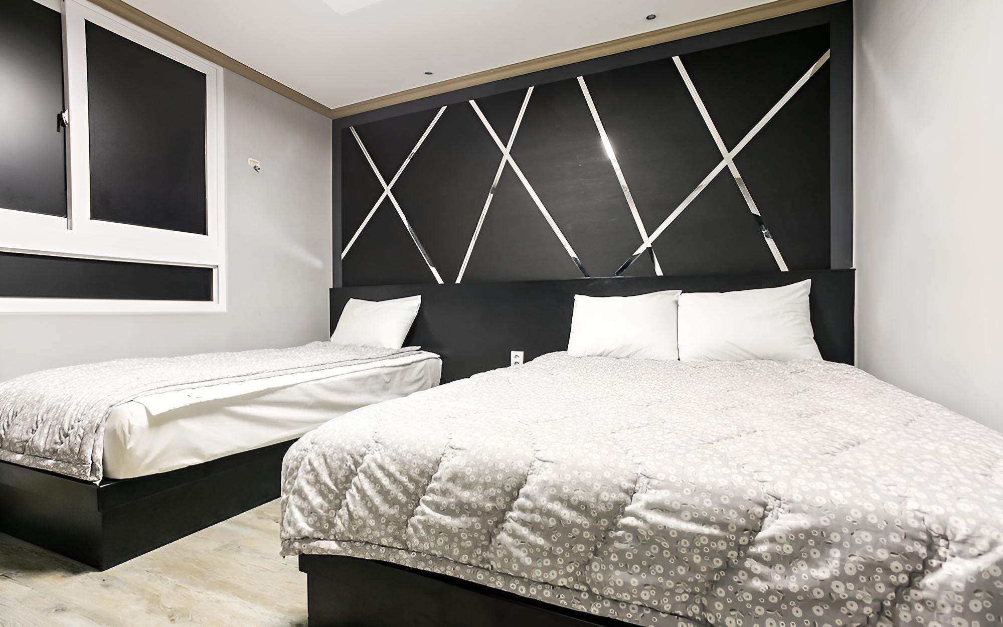 Room (Twin) - Photo 4