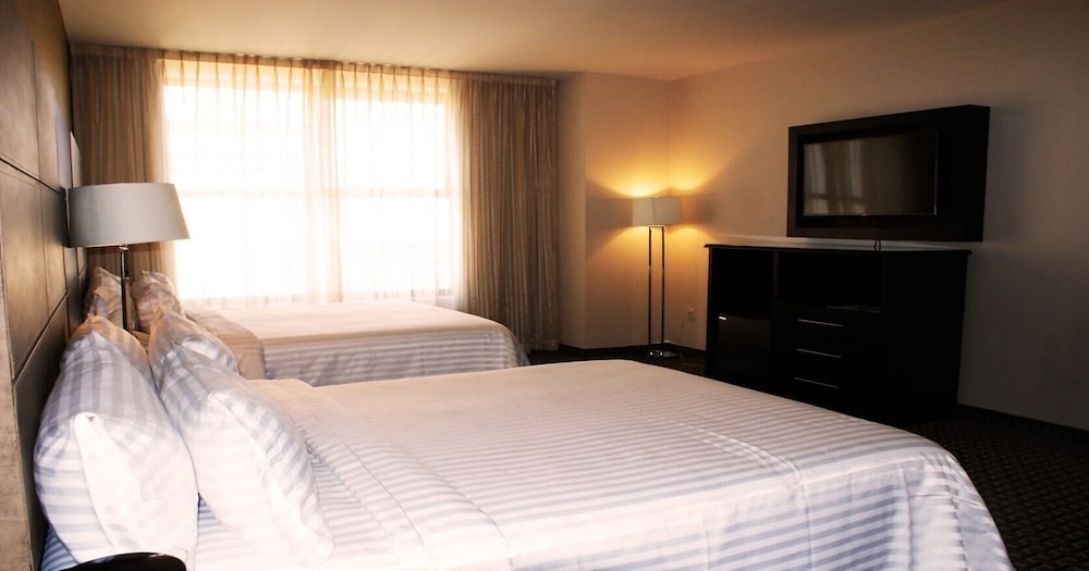Standard Room, 2 Queen Beds - Photo 3