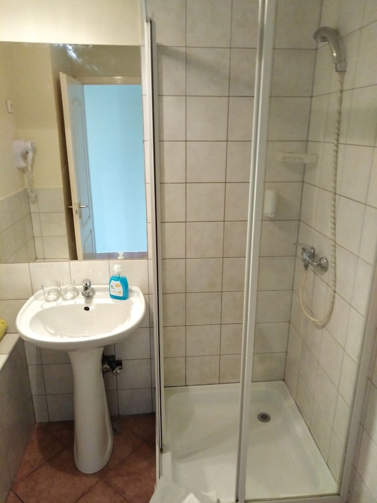 Basic Double Room Single Use photo 2