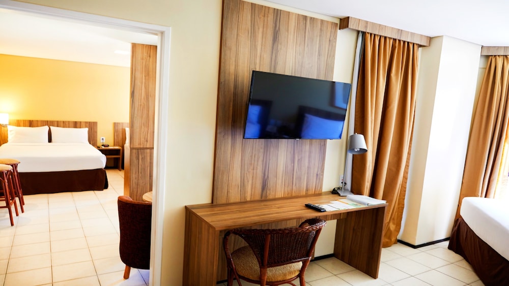 Suite, 2 Bedrooms, Balcony, Sea View - Photo 1