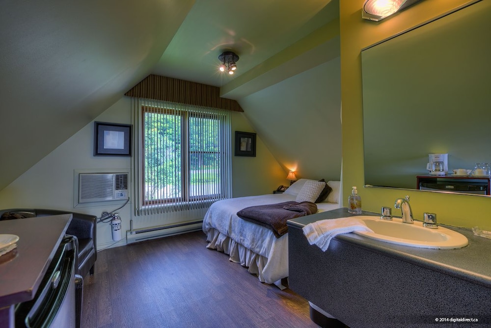 Standard Room, 1 Queen Bed with Sofa bed, Jetted Tub
