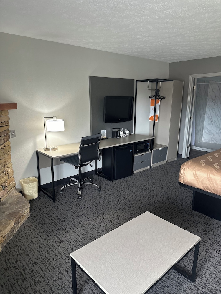 Suite, 1 King Bed with Sofa bed, Non Smoking - Photo 2