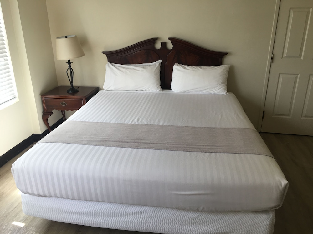 Standard Room, 1 King Bed (1KR) photo 1