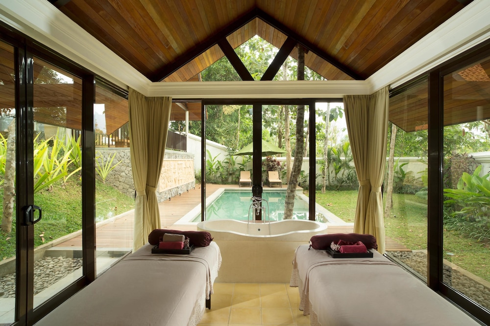 Grand Spa Pool Villa
