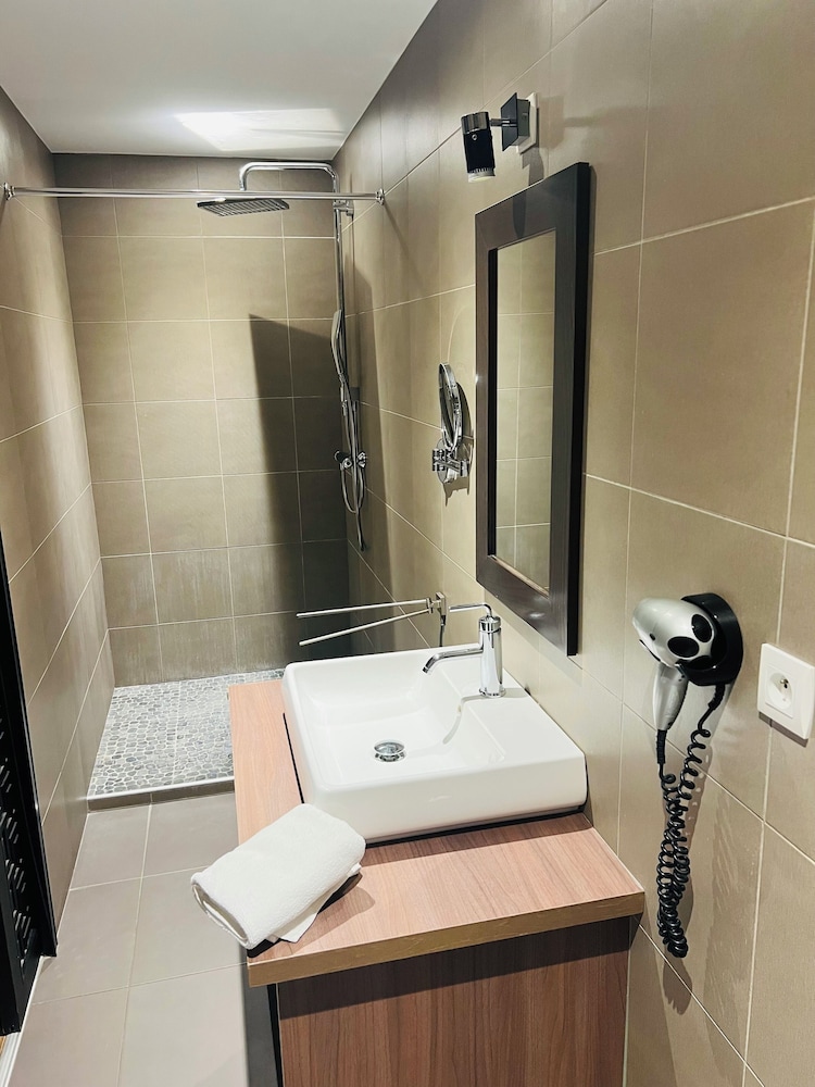 Comfort Room photo 2
