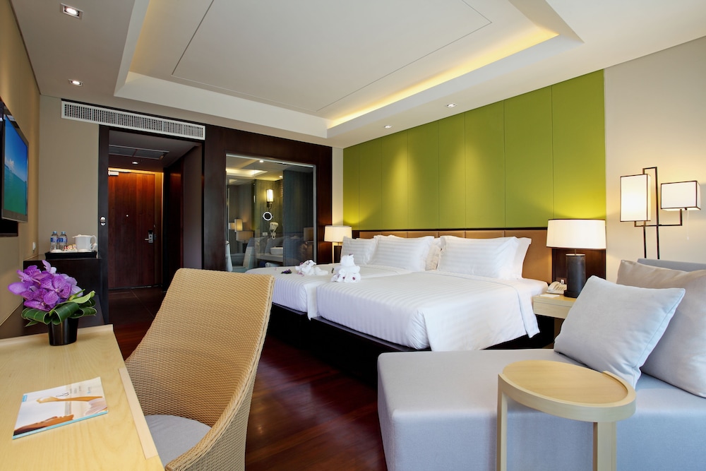 Deluxe Room, Pool Access photo 2